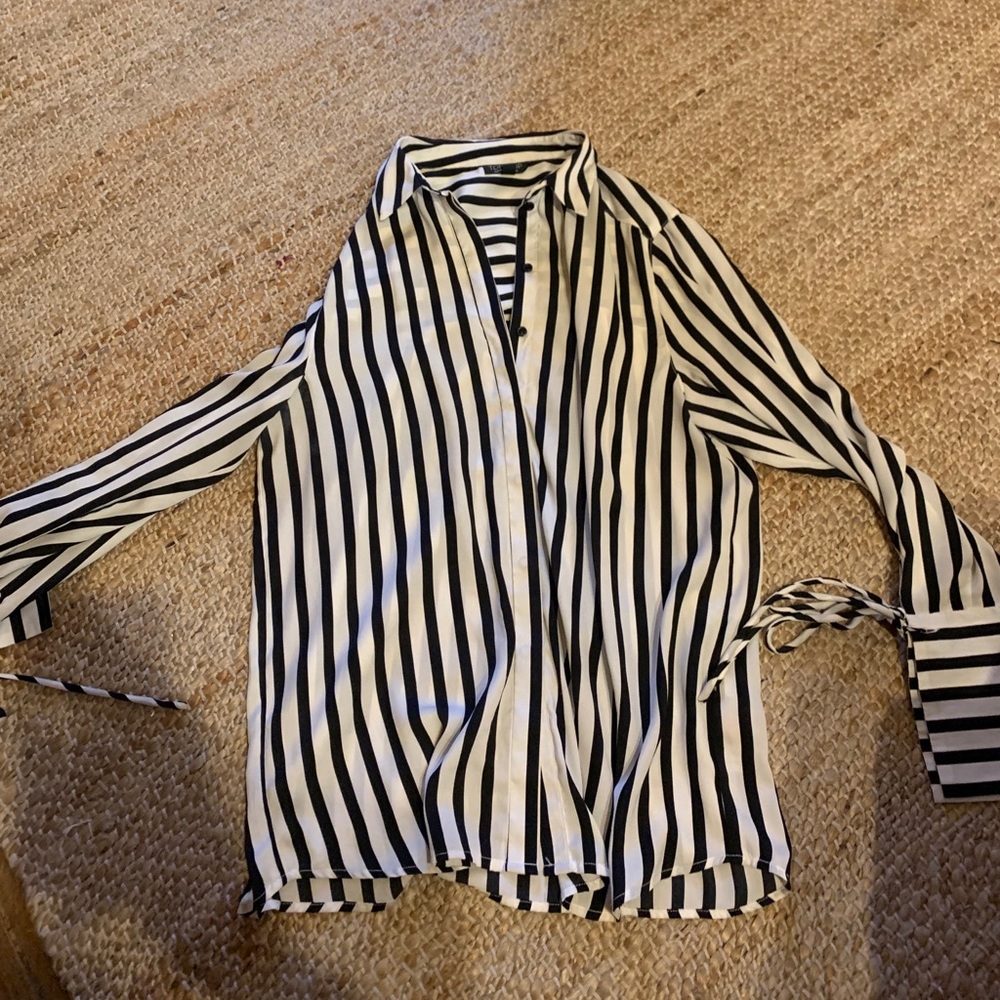 B&W Button down shirt